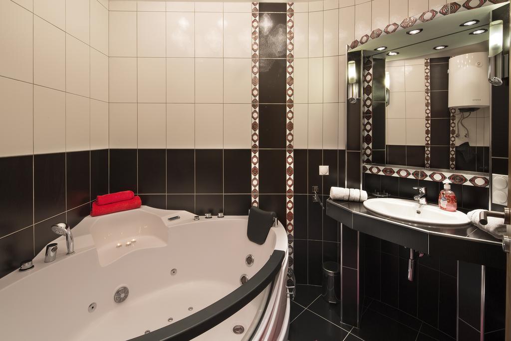 Montelux Apartment *
